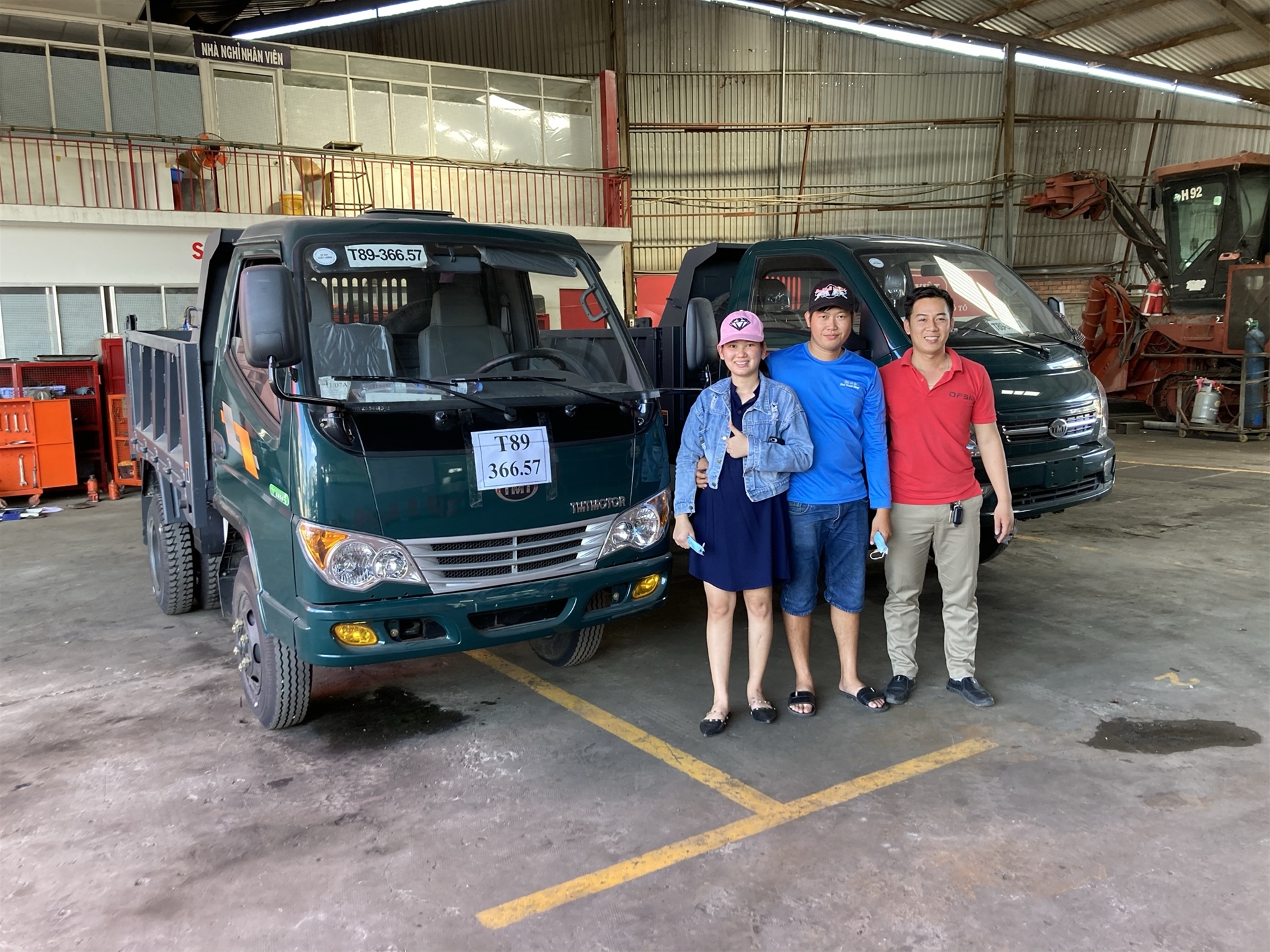 Bàn giao xe ben TMT ZB5024D 2,45 tấn cho KH ở Long An