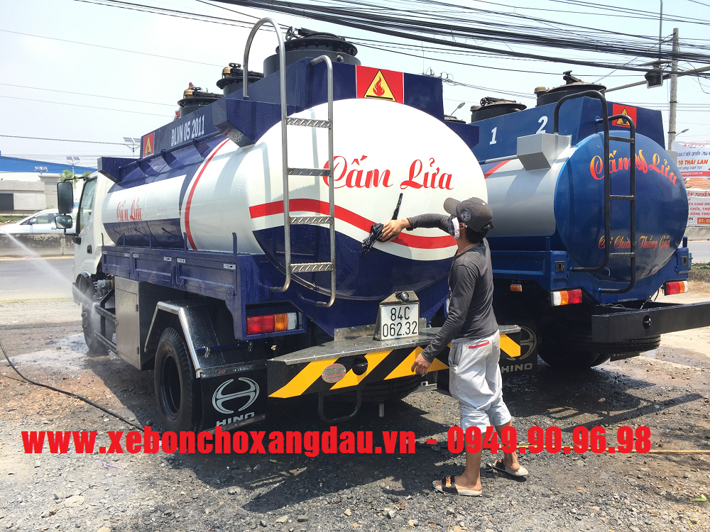 Báo giá xe bồn Hino 6 khối chở xăng dầu, Trả trước 100 triệu nhận xe.