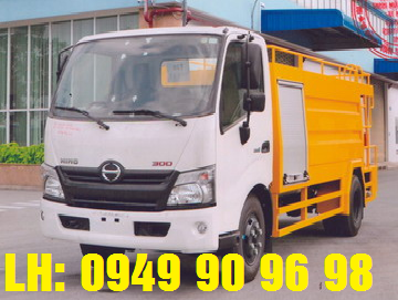 Xe bồn 3 khối Hino XZU720 phun nước áp lực cao