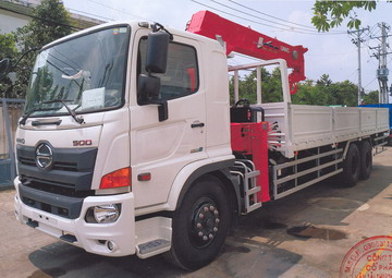 Xe cẩu Unic URV805 Hino 15 tấn FL8JW7A-M thùng dài 8 mét