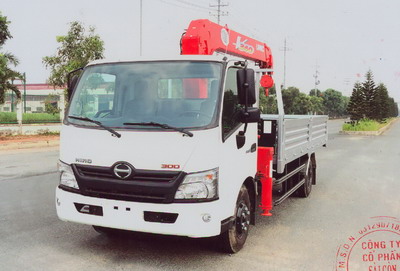 Xe cẩu Hino XZU730 3T5 gắn cẩu Unic344 Euro 4