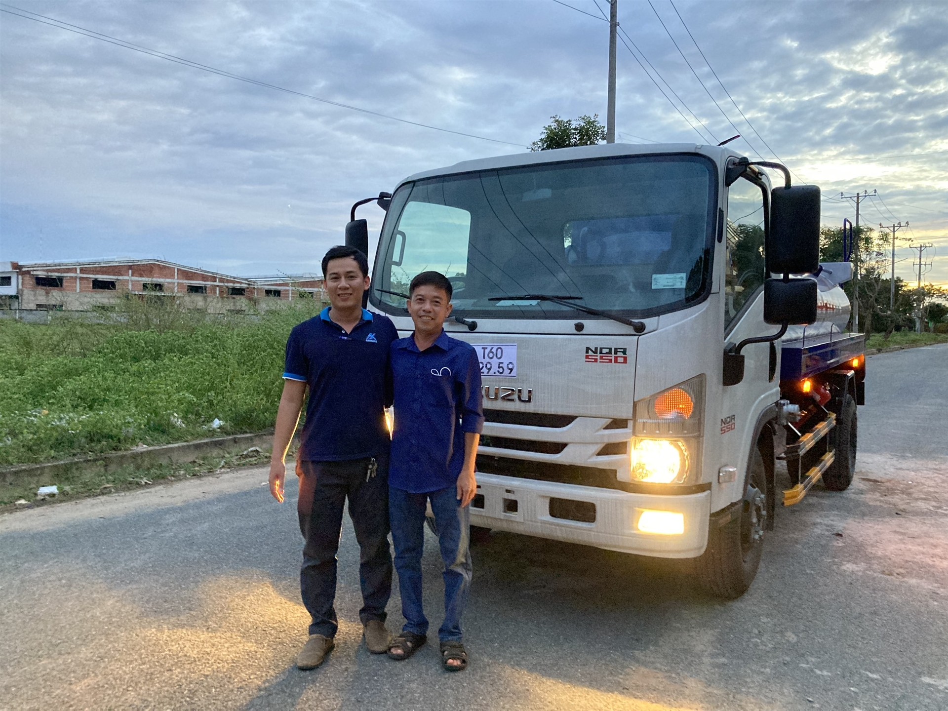 Giao xe bồn Isuzu 6 khối chở xăng dầu chơ A.Huy Sóc Trăng