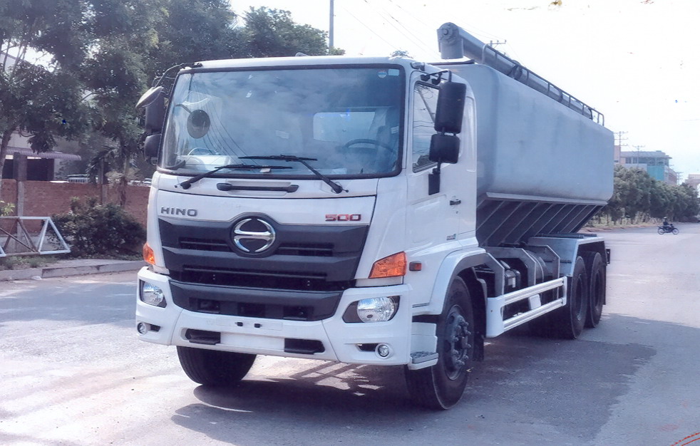 Xe chở cám 3 chân 24 khối HINO FL8JT7A-J