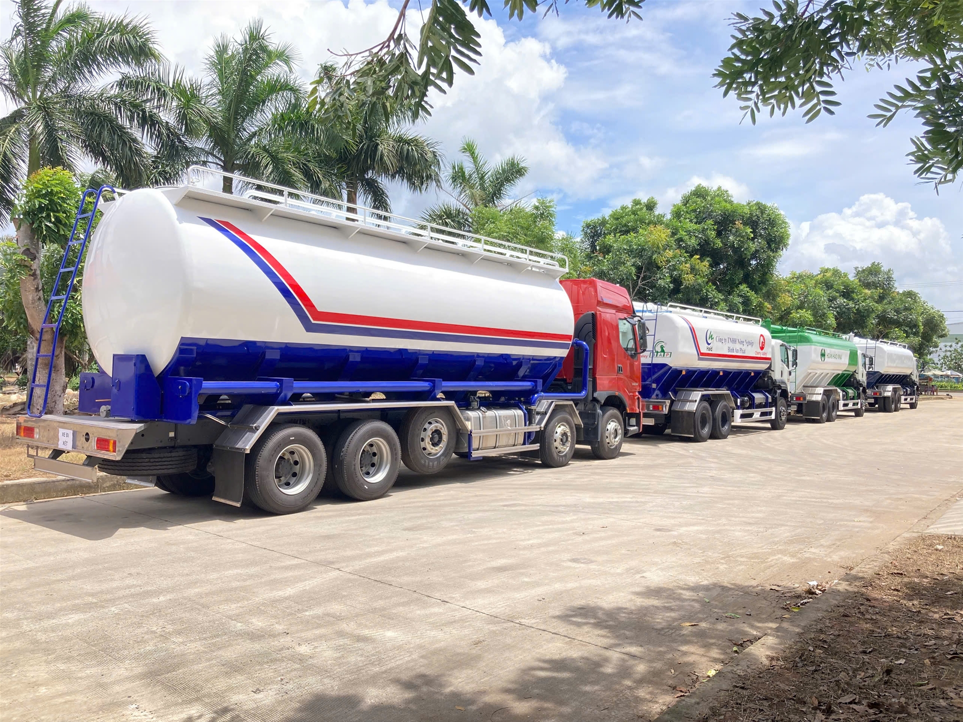 Xe Bồn Chở Cám Thức Ăn Chăn Nuôi | Cấu Tạo, Nguyên Lý, Báo Giá Mới Nhất 2026