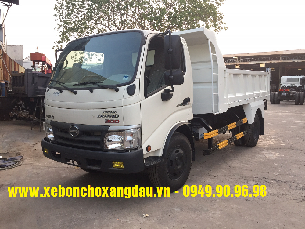 Bàn giao xe ben Hino XZU342L 4T5 cho khách hàng ở Cần Thơ