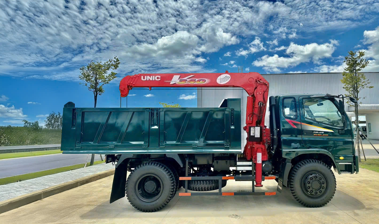 Hoán cải xe ben THACO FD150-4WD gắn cẩu UNIC 330: Tiết kiệm hơn 60% chi phí đầu tư