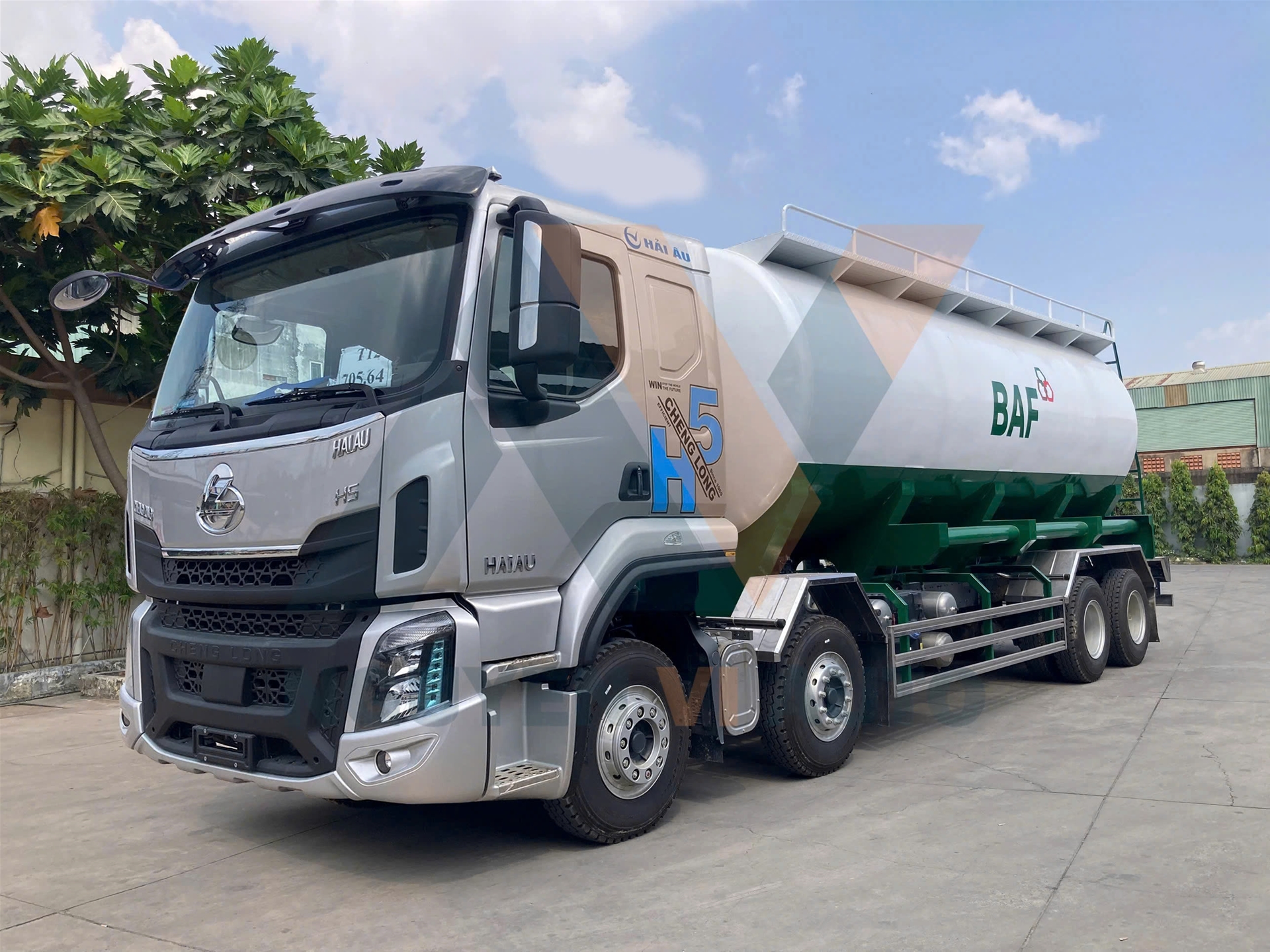 XE BỒN CHỞ CÁM CHENGLONG 4 CHÂN H5 DẠNG THỔI KHÍ NÉN