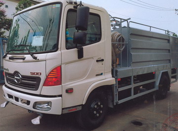 Xe phun nước 5,6 khối Hino FC9JETC 