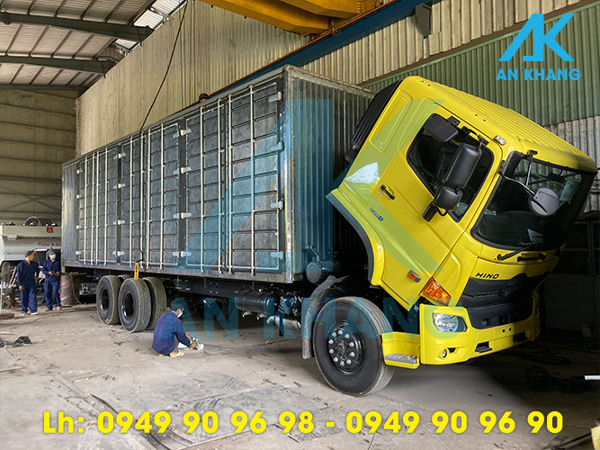 Xe tải chở Palet 13T5 Hino FL8JW7A-M thùng kín