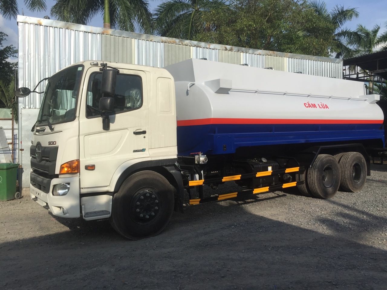 Xe bồn nhôm 24 khối, xe 4 chân bồn nhôm, xe bồn nhôm 4 chân 24 khối, xe bồn 4 chân thaco auman, xe 4 chân thaco chở xăng, xe 4 chân bồn nhôm, xe bồn auman 24 khối, xe Thaco bồn nhôm 24 khối, xe bồn Thaco 24 khối, Xe bồn Foton 24 khối, xe bồn nhôm thaco 24 khối, bồn nhôm 24 khối Thaco foton, Foton Thaco Auman EST300 bồn nhôm, giá xe bồn nhôm thaco 24 khối, giá xe thaco bồn nhôm 24 khối, giá xe bồn nhôm 4 chân 24 khối, giá xe 4 chân bồn nhôm, giá xe bồn nhôm 24 khối thaco, mua xe bồn nhôm 24 khối, mua xe 4 chân bồn nhôm, mua xe bồn nhôm 4 chân 24 khối, mua xe bồn 4 chân thaco, mua xe bồn 24 khối, cơ khí xăng dầu, bồn nhôm IMAE, sài gòn chuyên dùng, chuyên dùng an khang.Xe bồn 6 khối, xe bồn hino 6 khối, xe hino bồn 6 khối, xe hino 6 khối, xe bồn hino indo 6 khối, xe bồn 6 khối giá rẻ, xe bồn hino giá rẻ, xe hino bồn 6 khối giá rẻ, giá xe bồn 6 khối, giá xe bồn hino 6 khối,  giá xe hino bồn 6 khối, giá xe hino indo 6 khối, mua xe bồn  6 khối, mua xe bồn hino 6 khối, mua xe hino bồn 6 khối, mua xe hino 6 khối, mua xe bồn hino 300, giá xe bồn hino 300, cơ khí xăng dầu, xe bồn trung tâm 3, hino Đại phát tín, hino trường long, hino trường vinh, sài gòn chuyên dùng, chuyên dùng an khang, chuyên dùng miền tây, chuyên dùng đại hùng.