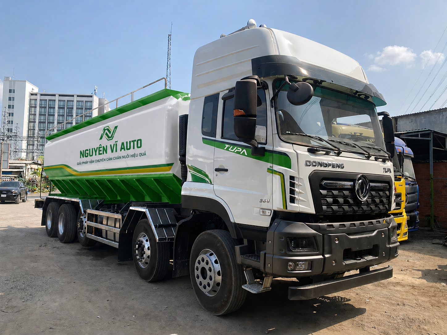 xe bồn chở cám 5 chân, giá xe bồn chở cám 5 chân, xe chở cám 5 chân Dongfeng, xe bồn chở cám Dongfeng 5 chân 2026, xe bồn chở cám 5 chân 34 khối, xe bồn chở cám 5 chân trục vít, xe chở cám 5 chân 22.5 tấn, xe bồn chở thức ăn chăn nuôi 5 chân , xe bồn chở cám dung tích lớn 5 chân, xe bồn chở cám công nghiệp 5 chân, xe bồn chở cám Dongfeng và Chenglong, xe bồn chở cám 5 chân loại nào tốt, nên mua xe bồn chở cám 5 chân nào, so sánh xe bồn chở cám 5 chân, chi phí đầu tư xe bồn chở cám 5 chân, xe bồn chở cám 5 chân giá rẻ, giá xe bồn chở cám Dongfeng 5 chân, mua xe bồn chở cám 5 chân trả góp, đóng bồn chở cám 5 chân tại Nguyên Vĩ Auto, hoán cải xe bồn chở cám 5 chân trọn gói