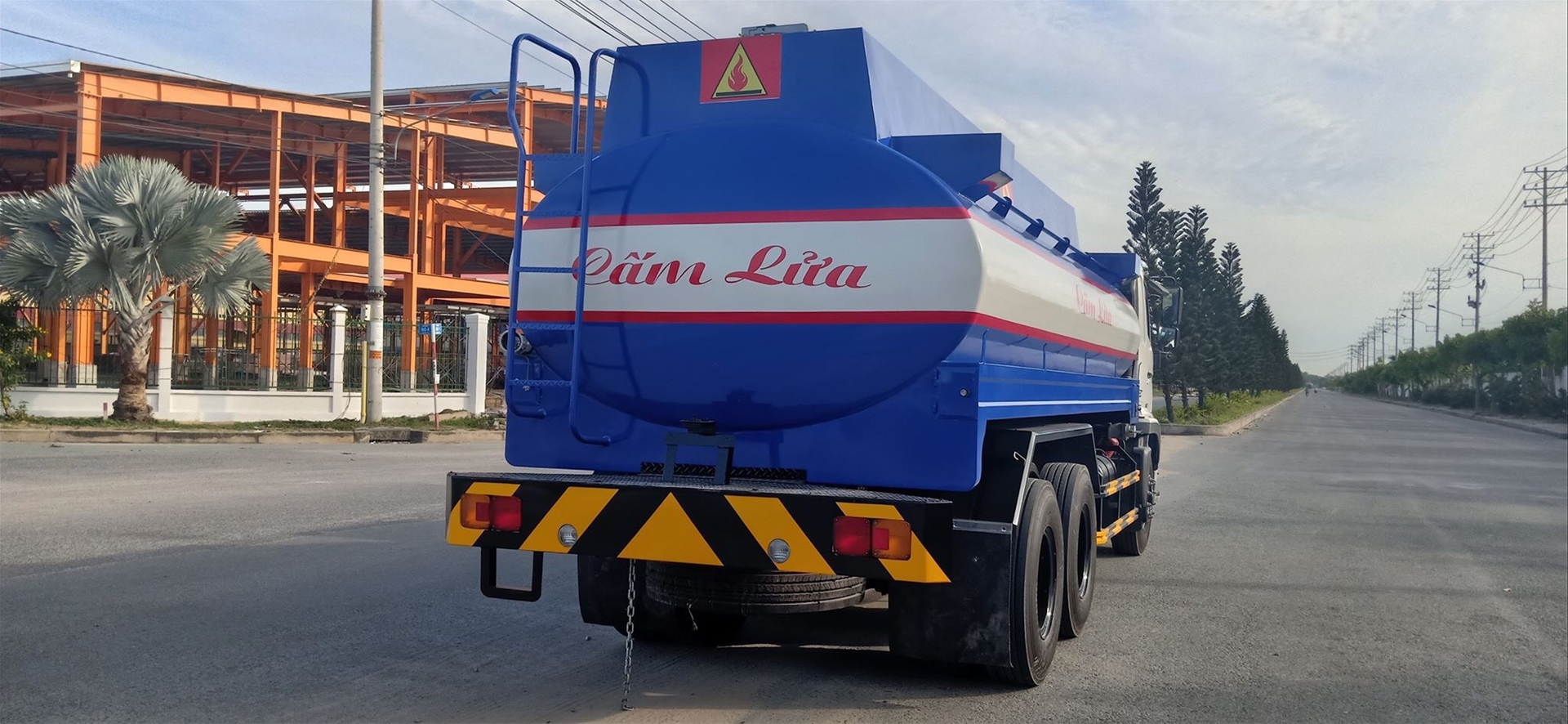 Xe bồn nhôm 24 khối, xe 4 chân bồn nhôm, xe bồn nhôm 4 chân 24 khối, xe bồn 4 chân thaco auman, xe 4 chân thaco chở xăng, xe 4 chân bồn nhôm, xe bồn auman 24 khối, xe Thaco bồn nhôm 24 khối, xe bồn Thaco 24 khối, Xe bồn Foton 24 khối, xe bồn nhôm thaco 24 khối, bồn nhôm 24 khối Thaco foton, Foton Thaco Auman EST300 bồn nhôm, giá xe bồn nhôm thaco 24 khối, giá xe thaco bồn nhôm 24 khối, giá xe bồn nhôm 4 chân 24 khối, giá xe 4 chân bồn nhôm, giá xe bồn nhôm 24 khối thaco, mua xe bồn nhôm 24 khối, mua xe 4 chân bồn nhôm, mua xe bồn nhôm 4 chân 24 khối, mua xe bồn 4 chân thaco, mua xe bồn 24 khối, cơ khí xăng dầu, bồn nhôm IMAE, sài gòn chuyên dùng, chuyên dùng an khang.Xe bồn 6 khối, xe bồn hino 6 khối, xe hino bồn 6 khối, xe hino 6 khối, xe bồn hino indo 6 khối, xe bồn 6 khối giá rẻ, xe bồn hino giá rẻ, xe hino bồn 6 khối giá rẻ, giá xe bồn 6 khối, giá xe bồn hino 6 khối,  giá xe hino bồn 6 khối, giá xe hino indo 6 khối, mua xe bồn  6 khối, mua xe bồn hino 6 khối, mua xe hino bồn 6 khối, mua xe hino 6 khối, mua xe bồn hino 300, giá xe bồn hino 300, cơ khí xăng dầu, xe bồn trung tâm 3, hino Đại phát tín, hino trường long, hino trường vinh, sài gòn chuyên dùng, chuyên dùng an khang, chuyên dùng miền tây, chuyên dùng đại hùng.