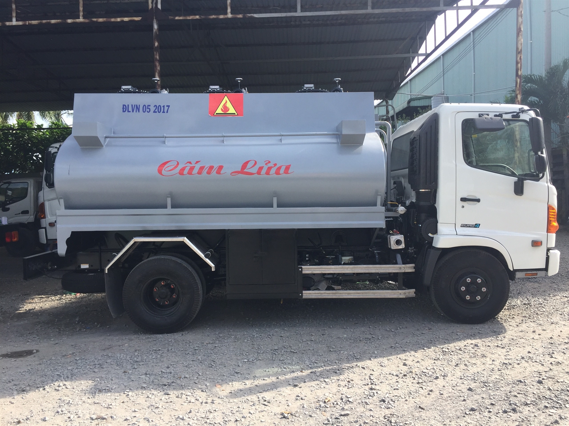 Xe bồn nhôm 24 khối, xe 4 chân bồn nhôm, xe bồn nhôm 4 chân 24 khối, xe bồn 4 chân thaco auman, xe 4 chân thaco chở xăng, xe 4 chân bồn nhôm, xe bồn auman 24 khối, xe Thaco bồn nhôm 24 khối, xe bồn Thaco 24 khối, Xe bồn Foton 24 khối, xe bồn nhôm thaco 24 khối, bồn nhôm 24 khối Thaco foton, Foton Thaco Auman EST300 bồn nhôm, giá xe bồn nhôm thaco 24 khối, giá xe thaco bồn nhôm 24 khối, giá xe bồn nhôm 4 chân 24 khối, giá xe 4 chân bồn nhôm, giá xe bồn nhôm 24 khối thaco, mua xe bồn nhôm 24 khối, mua xe 4 chân bồn nhôm, mua xe bồn nhôm 4 chân 24 khối, mua xe bồn 4 chân thaco, mua xe bồn 24 khối, cơ khí xăng dầu, bồn nhôm IMAE, sài gòn chuyên dùng, chuyên dùng an khang.Xe bồn 6 khối, xe bồn hino 6 khối, xe hino bồn 6 khối, xe hino 6 khối, xe bồn hino indo 6 khối, xe bồn 6 khối giá rẻ, xe bồn hino giá rẻ, xe hino bồn 6 khối giá rẻ, giá xe bồn 6 khối, giá xe bồn hino 6 khối,  giá xe hino bồn 6 khối, giá xe hino indo 6 khối, mua xe bồn  6 khối, mua xe bồn hino 6 khối, mua xe hino bồn 6 khối, mua xe hino 6 khối, mua xe bồn hino 300, giá xe bồn hino 300, cơ khí xăng dầu, xe bồn trung tâm 3, hino Đại phát tín, hino trường long, hino trường vinh, sài gòn chuyên dùng, chuyên dùng an khang, chuyên dùng miền tây, chuyên dùng đại hùng.