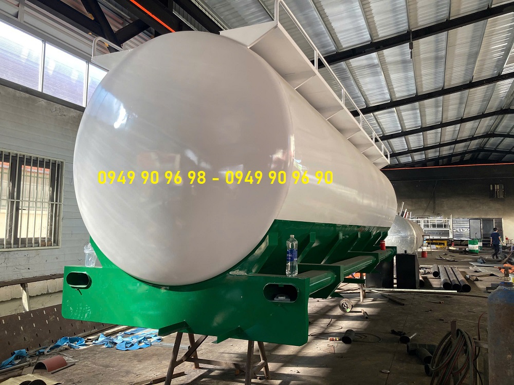 xe bồn chở cám Chenglong 5 chân, xe bồn Chenglong 5 chân 33 khối, xe bồn chở cám 33 khối, xe bồn chở cám dạng thổi, xe chở cám Chenglong H7, xe Chenglong H7 chở cám, xe bồn cám Chenglong, xe bồn thức ăn chăn nuôi Chenglong, xe bồn thổi khí nén Chenglong, xe bồn chở cám 10x4, xe bồn chở cám 5 chân, xe tải Chenglong H7 5 chân, Chenglong H7 Euro 5 chở cám, Chenglong H7 Euro 6 chở cám, xe chở cám thức ăn chăn nuôi, xe bồn cám công nghệ thổi, xe bồn cám khí nén, xe bồn cám tự động, xe bồn cám dung tích 33m3, xe bồn cám 33m3, xe bồn chở cám 33m3, xe bồn cám 33 khối Chenglong, đóng xe bồn chở cám Chenglong, cải tạo xe bồn chở cám Chenglong, sản xuất xe bồn chở cám, thiết kế xe bồn chở cám, bồn chở cám dạng thổi, bồn chở cám khí nén, bồn cám thức ăn chăn nuôi, bồn thổi cám, xe bồn vận chuyển thức ăn chăn nuôi, xe cấp cám tự động, xe bồn cấp cám trang trại, xe chở cám cho trang trại heo, xe chở cám cho trang trại gà, xe chở cám cho trang trại vịt, xe chở cám cho trang trại bò sữa, xe bồn cấp liệu thức ăn chăn nuôi, xe bồn cám năng suất cao, xe bồn cám tiết kiệm nhiên liệu, máy nén khí xe bồn chở cám, PTO xe bồn chở cám, hệ thống khí nén xe bồn cám, nguyên lý hoạt động xe bồn chở cám, cấu tạo xe bồn chở cám, thông số kỹ thuật xe bồn Chenglong 33 khối, thông số xe Chenglong H7 10x4, giá xe bồn Chenglong chở cám, báo giá xe bồn chở cám 33 khối, giá đóng bồn chở cám, xe bồn cám giá tốt, xe bồn cám chất lượng cao, xe bồn cám miền Nam, xe bồn cám TP.HCM, xe bồn cám Bình Dương, xe bồn cám Đồng Nai, xe bồn cám Long An, xe bồn cám Tây Nguyên, xe bồn cám miền Tây, xe bồn cám giao nhanh, xe bồn cám bảo hành 12 tháng, xe bồn Chenglong chính hãng, xe Chenglong chở cám giá rẻ, xe bồn Chenglong tải lớn, xe bồn Chenglong động cơ mạnh, xe bồn Chenglong tiết kiệm dầu, so sánh Chenglong và Howo chở cám, so sánh Chenglong và Dongfeng chở cám, so sánh Chenglong và UD Quester, so sánh Chenglong và Isuzu GIGA, so sánh Chenglong và Hyundai HD320, xe bồn cám thép, xe bồn cám inox 304, xe bồn cám nhôm hợp kim, vật liệu đóng bồn chở cám, bồn thép chở cám, bồn inox chở cám, bồn nhôm chở cám, ưu điểm xe bồn Chenglong 5 chân, nhược điểm xe bồn Chenglong, kinh nghiệm mua xe bồn chở cám, lựa chọn xe bồn chở cám, xe bồn chở cám công suất lớn, xe bồn chở cám cho nhà máy thức ăn chăn nuôi, xe bồn chở cám cho doanh nghiệp vận tải, xe bồn cám đạt đăng kiểm, xe bồn cám theo yêu cầu, xe bồn cám sản xuất tại Việt Nam, Nguyên Vĩ Auto, xe bồn Nguyên Vĩ Auto, đóng xe chuyên dùng Nguyên Vĩ Auto, công ty đóng xe bồn chở cám, xưởng đóng xe bồn chở cám, xe bồn cám chất lượng cao TP.HCM, xe bồn chở cám uy tín, xe bồn chở cám chuẩn đăng kiểm, xe bồn cám giao toàn quốc, mua xe bồn chở cám Chenglong tại Nguyên Vĩ Auto, xe bồn Chenglong 33 khối dạng thổi khí nén.