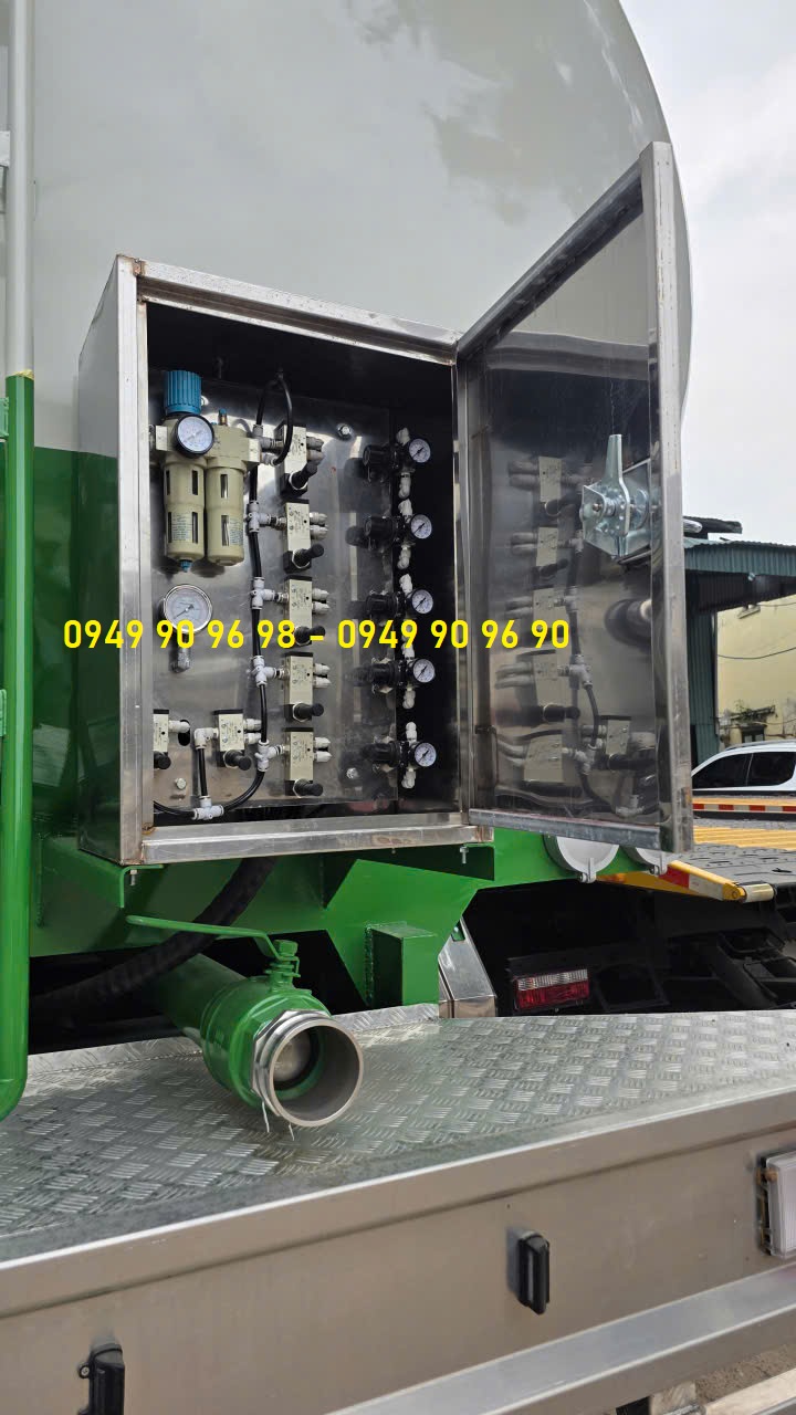 Xe bồn Dongfeng 5 chân chở cám, Báo giá xe bồn chở cám Dongfeng 5 chân, Xe bồn chở cám Dongfeng 34 khối, xe bồn chở cám 5 chân Dongfeng, giá xe bồn Dongfeng chở cám, xe bồn cám Dongfeng thổi khí nén, xe bồn cám 34 khối, xe bồn thức ăn chăn nuôi Dongfeng, xe bồn cám công nghệ thổi, xe bồn chở cám giá rẻ, đóng xe bồn chở cám Dongfeng, Nguyên Vĩ Auto.