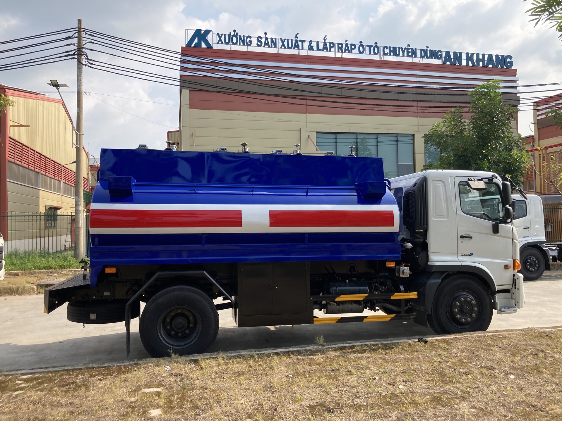 xe chụp x-quang lưu động, xe khám chữa bệnh lưu động, xe tải khám chữa bệnh lưu động, xe tải chụp x-quang lưu động, xe tải isuzu khám chữa bệnh lưu động, xe tải isuzu chụp x-quang lưu động, xe tải isuzu nqr550 khám chữa bệnh lưu động, xe tải isuzu nqr75me4 chụp x-quang lưu động, xe tải isuzu nqr75me4 khám chữa bệnh lưu động, cty cp xe chuyên dùng an khang