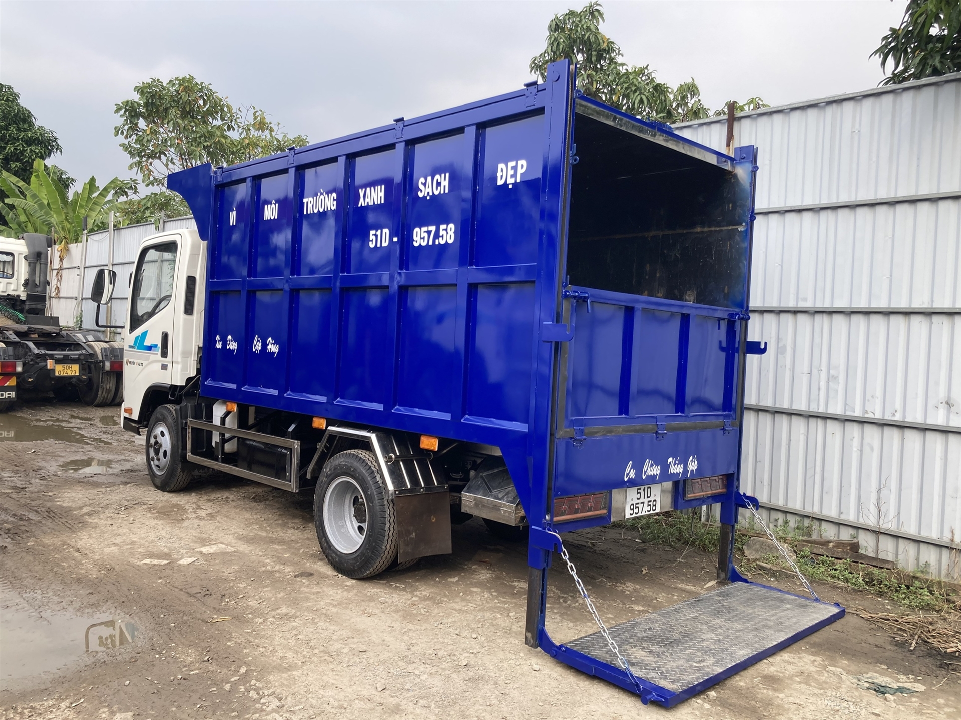 xe chở rác giá rẻ, xe chở rác kia, xe kia k165 chở rác, xe ép rác kia k165, xe chở rác tera 240, xe ép rác tera 240, xe chở rác daehan motor, xe chở rác động cơ isuzu, xe tải tera 240, xe môi trường tera 240, xe gom rác giá rẻ, xe ép rác mini, xe ép rác 3 khối, xe ép rác 6 khối, xe ép rác 8 khối, xe ép rác 10 khối, xe chở rác hàn quốc, xe chở rác nhật bản, xe chở rác hyundai n250, xe chở rác isuzu qkr230, xe môi trường giá rẻ, xe gom rác đô thị, xe thu gom rác dân lập, xe ép rác tphcm, xe ép rác miền nam, xe ép rác trả góp, xe tải động cơ isuzu, xe tải hộp số getrag, xe tải cầu dymos, xe ép rác inox, xe ép rác inox 430, xe ép rác thép ss400, xe ép rác chất lượng cao, xe ép rác tiết kiệm nhiên liệu, xe chở rác mới 100%, xe ép rác công nghệ hàn quốc, xe môi trường chuyên dùng, đóng thùng ép rác, cải tạo xe ép rác, giá xe ép rác, mua xe ép rác, xe ép rác nguyễn vĩ auto, xe môi trường nguyễn vĩ auto, xe chở rác công ích, xe gom rác khu công nghiệp, xe gom rác khu dân cư, xe chở rác tải nhẹ, xe ép rác tải nhẹ, xe ép rác dưới 500 triệu, xe ép rác hiệu quả cao, xe tải môi trường, xe chuyên dùng môi trường, xe ép rác dân lập, xe ép rác công trình, xe ép rác thu gom rác sinh hoạt, xe ép rác hẻm nhỏ, xe ép rác tiết kiệm dầu, xe ép rác bền bỉ, xe ép rác bảo hành dài hạn