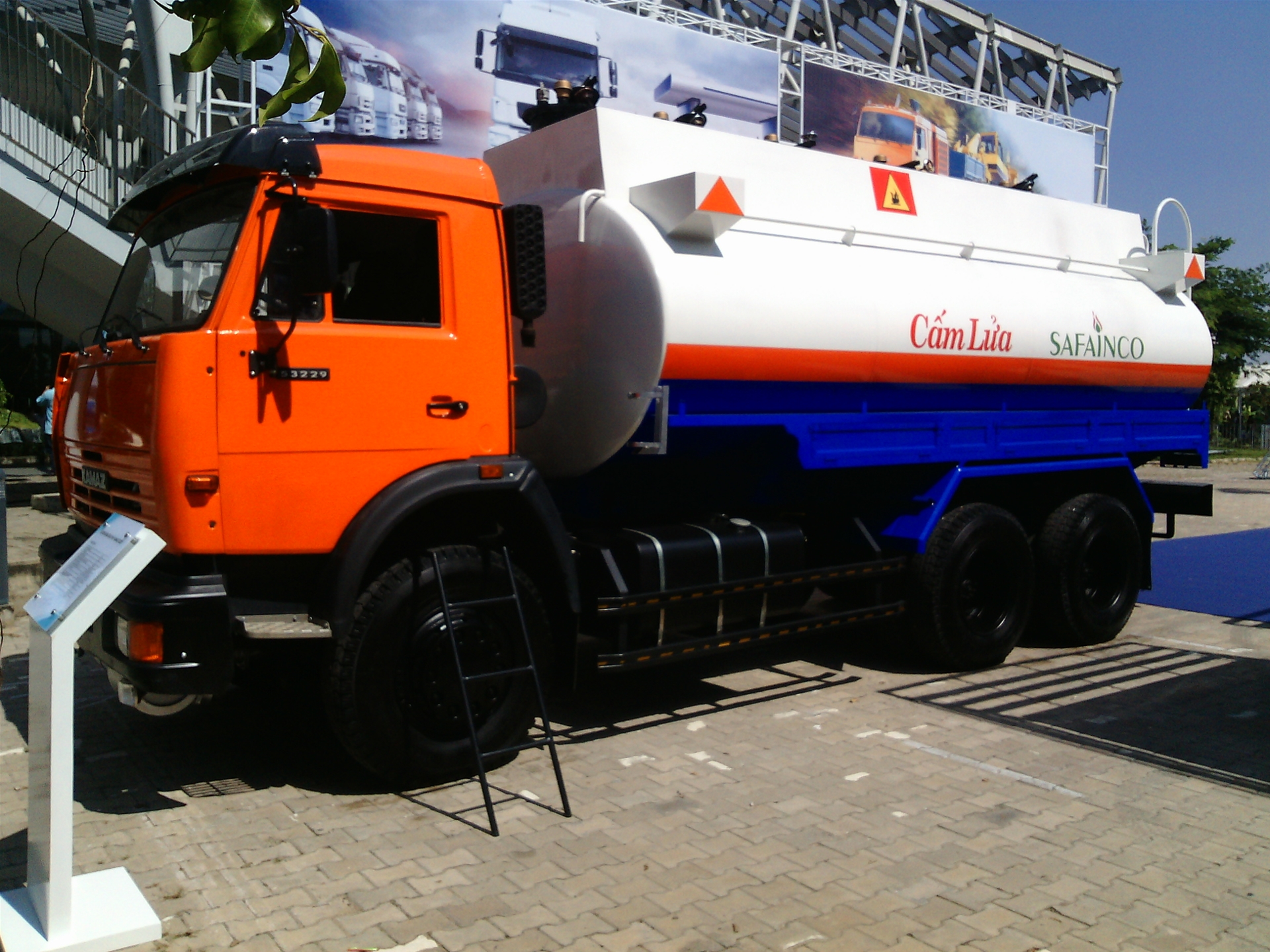 xe bon kamaz 3 chan, xe bon kamaz, xe kamaz cho xang dau, xe bồn Kamaz 53229 chở xăng dầu, xe bon 18 khoi, xe bồn 18 khối, xe cho xang dau, xe bon, xe kamaz 53229, giá xe bồn kamaz 3 chân, gia xe bon Kamaz 18 khoi, thông số xe Kamaz 53229 chở xăng, thong so xe bon kamaz 3 chan, Xe bồn Hyundai 18 khối chở xăng-Xe bồn Hyundai 3 chân chở xăng dầu-Xe Hyundai 3 chân bồn,-Xe Hyundai chở xăng dầu-Hyundai bồn chở xăng dầ-Xe bồn Hyundai 18 khối chở dầu-Xe bồn Hyundai giá tốtXe bồn Hino chở 12 khối xăng dầu, xe bồn Hino 12 m3, xe bồn Hino FG8JJSB chở xăng dầu, xe bồn hàn bằng Robot, Xe bồn chở 12 khối xăng dầu, xe Hino bồn 12 khối 2017, xe Hino bồn chở 12 khối xăng dầu, Xe bồn Hino, Thông số kỹ thuật xe bồn Hino 12 khối, giá xe bồn Hino 12 khối, mua bán xe bồn Hino 12 khối ở đâu, Hino FG8JJSB bồn chở xăng dầu, bồn Hino FG8JJSB chở xăng dầu, xe bồn Hino giá tốt, bán xe bồn chất lượng cao, Xe bồn Hino FG8JJSB 12 khối, Hino bồn chở xăng 12 khối, Xe bồn chở xăng 12 khối Hino, Xe bồn 12 khối Hino, Xe Hino bồn chở xăng 12 khối. Xe bồn DONGFENG chở 12 khối xăng dầu, xe bồn DONGFENG 12m3, xe bồn DONGFENG B190 chở xăng dầu, xe bồn hàn bằng Robot, Xe bồn chở 12 khối xăng dầu, xe DONGFENG bồn 12 khối 2017, xe DONGFENG bồn chở 12 khối xăng dầu, Xe bồn DONGFENG, Thông số kỹ thuật xe bồn DONGFENG 12 khối, giá xe bồn DONGFENG 12 khối, mua bán xe bồn DONGFENG 12 khối ở đâu DONGFENG B190 bồn chở xăng dầu, bồn DONGFENG B190 chở xăng dầu, xe bồn DONGFENG giá tốt, bán xe bồn chất lượng cao, Xe bồn DONGFENG B190 12 khối, DONGFENG bồn chở xăng 12 khối, Xe bồn chở xăng 12 khối DONGFENG, Xe bồn 12 khối DONGFENG, Xe DONGFENG bồn chở xăng 12 khối.